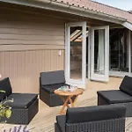 בית נופש 4 Bedroom In